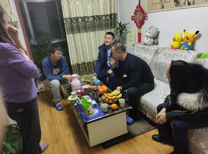 星空平台产业开发板块深入开展员工家访活动(图2)