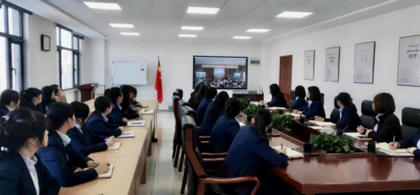 星空平台妇委会组织女职工集中观看学习贯彻新发展理念专题辅导讲座(图1)