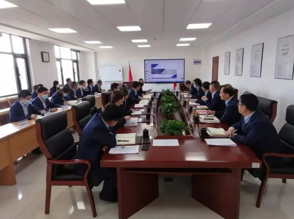 星空平台召开党委理论中心组集体学习会议(图2)