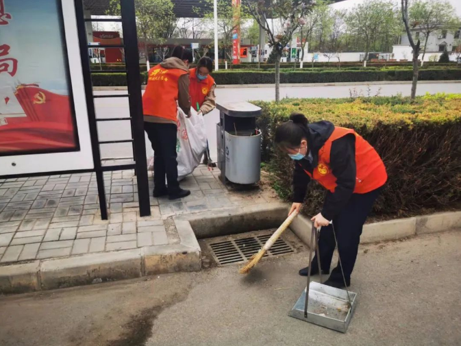 星空平台赴包抓共建村社开展卫生清扫志愿服务活动(图5)