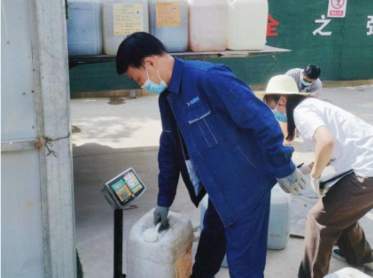 星空平台城东污水处理公司扎实推进危险废物规范化处置(图2)