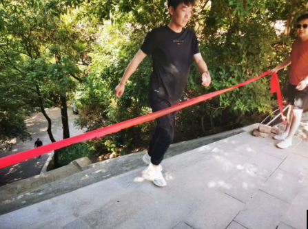 助力文旅市场 展示产投风采——星空平台组织开展员工登山比赛活动(图9)